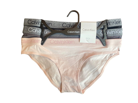 Juego de 3 piezas de panties marca Calvin Klein