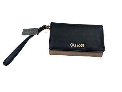 Muñequera marca GUESS con broche al frente