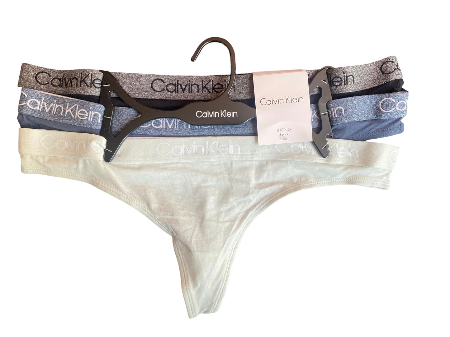 Juego de 3 tangas marca Calvin Klein