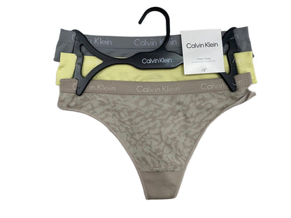 Juego de 3 tangas marca Calvin Klein